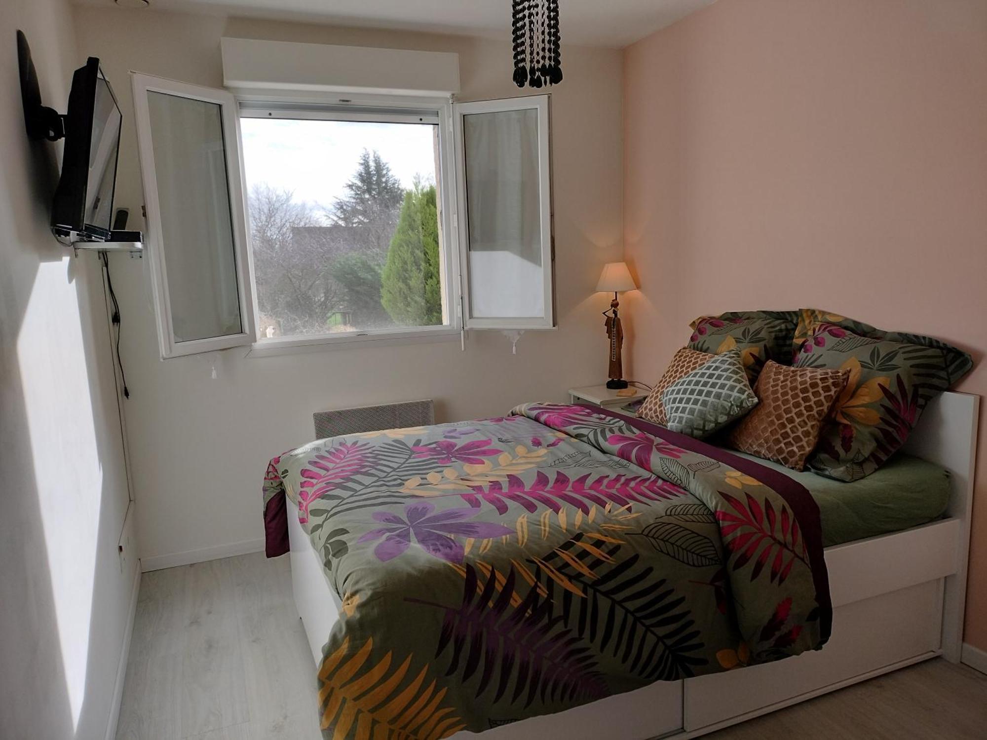 Un Avec Entree Independante Apartamento Thilouze