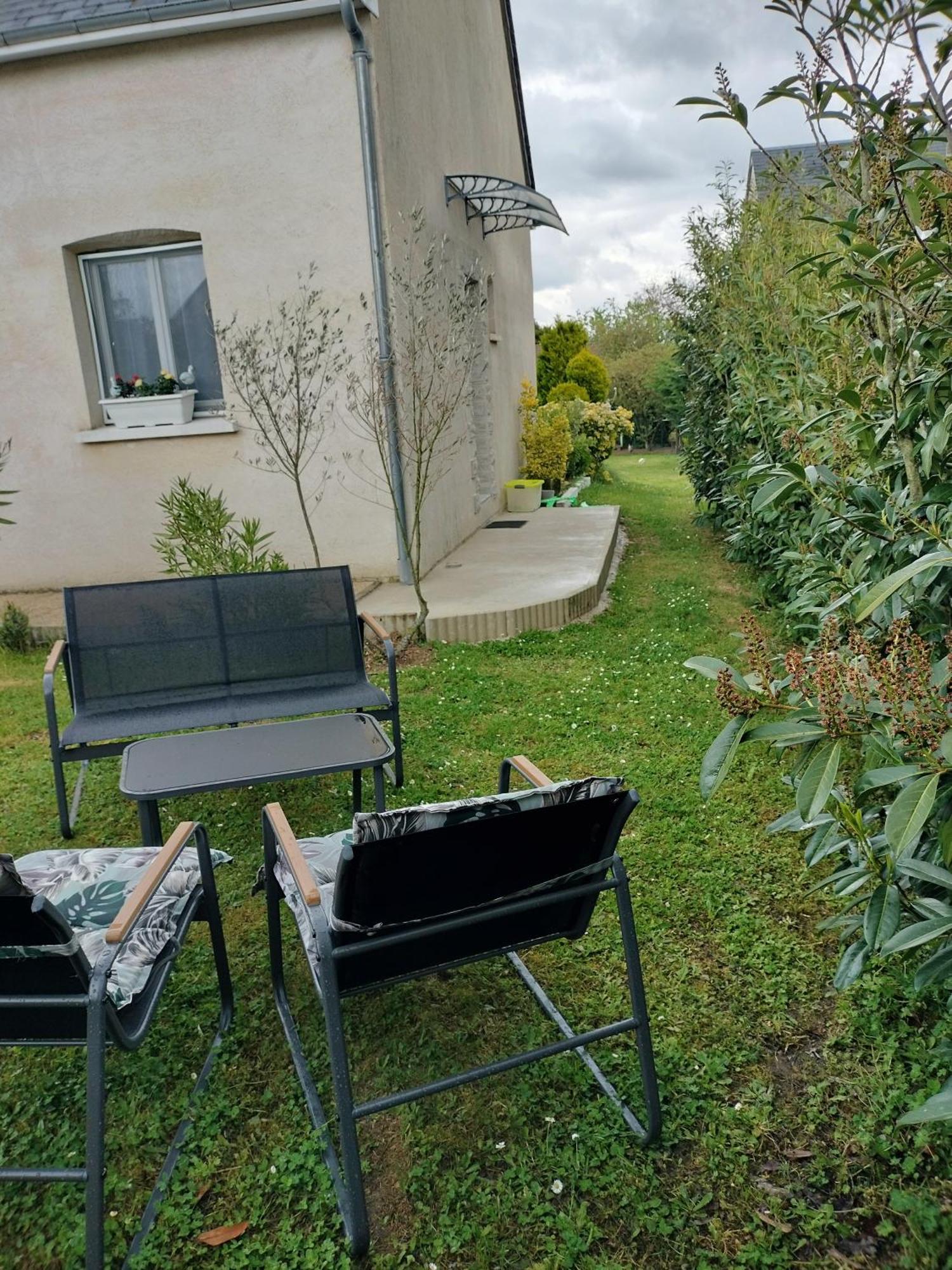 Un Avec Entree Independante *