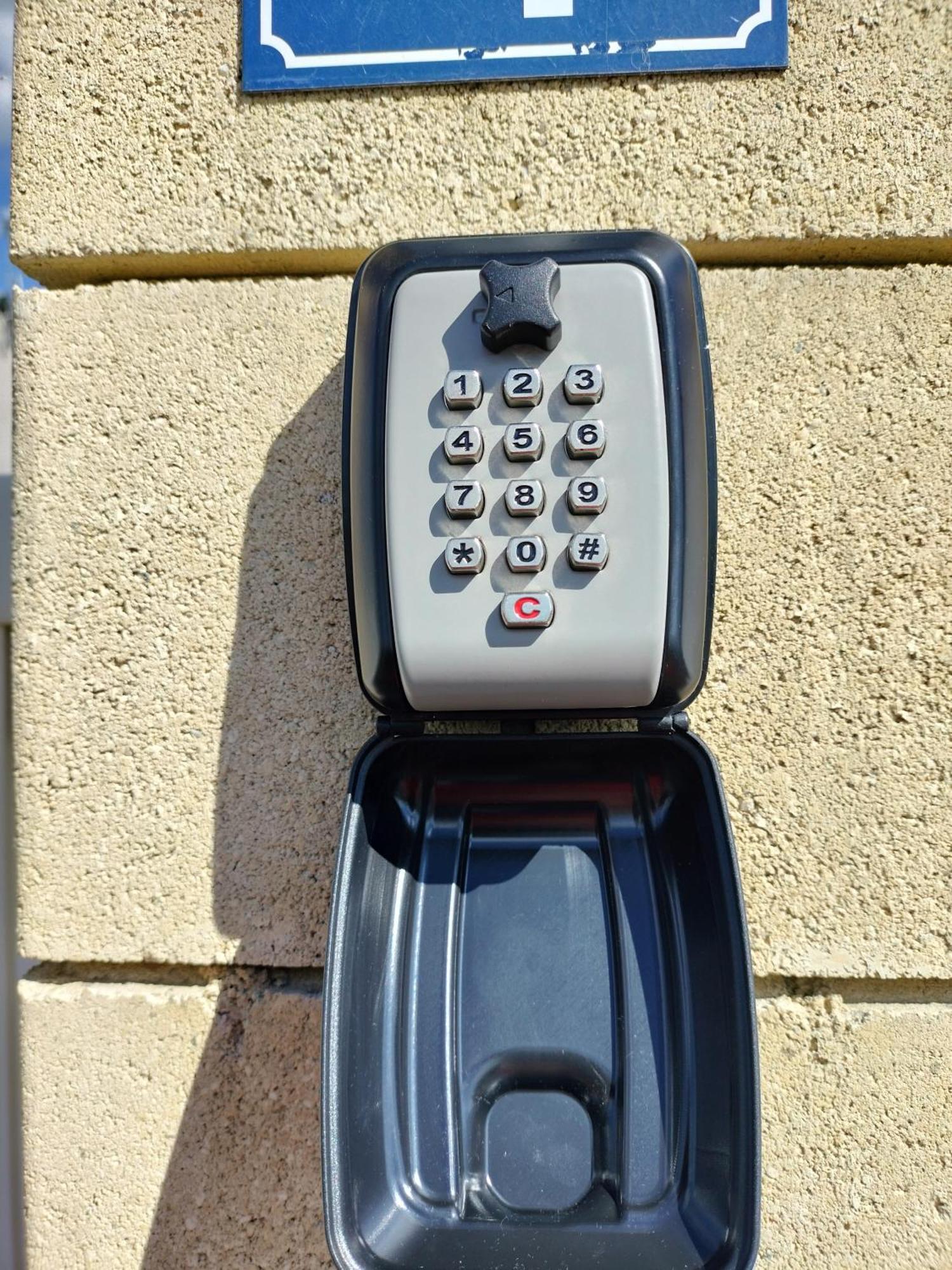 Apartamento Un Avec Entree Independante *