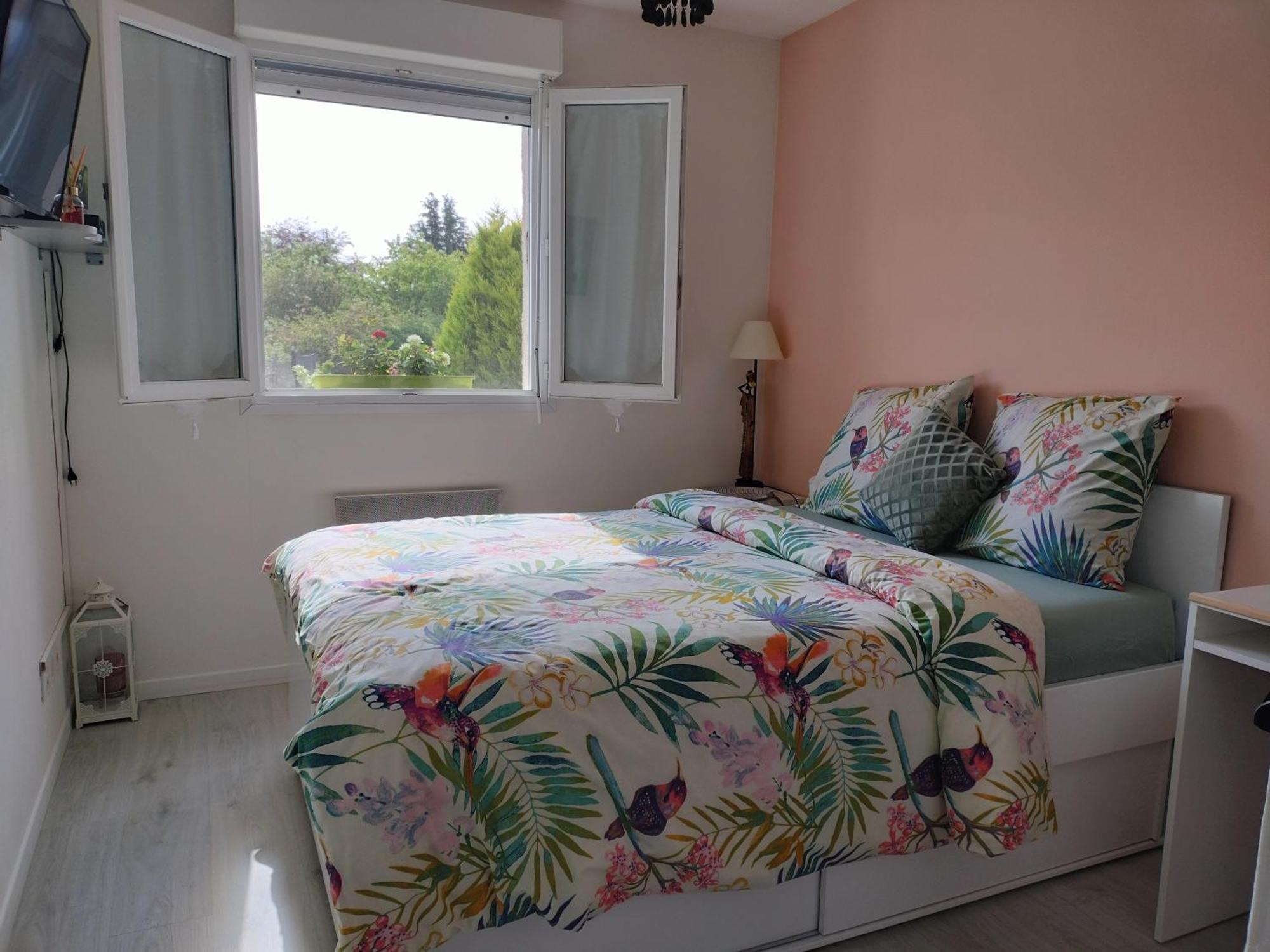 Un Avec Entree Independante Apartamento Thilouze